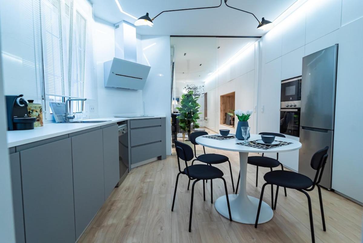 Lujoso Y Amplio Apartamento Con Parking Incluido León Kültér fotó